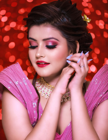 Bride of Beauty island Loreal Salon Patna showing her Best Bridal Makeup in Patna done by the Best Bridal Makeup Artist in Patna at the Best Salon in Patna for Bridal Makeup in most affordable Loreal Bridal Makeup Price in Patna